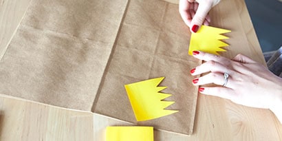 Cut two Post-it® Notes in a zig-zag pattern and attach them at the bottom of the bag as spiky little feet